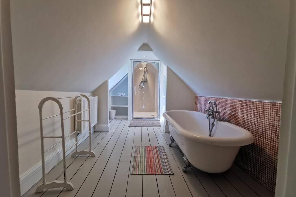 Villa Cosy, Coastal Retreat With A Large Garden Monreith Exterior foto