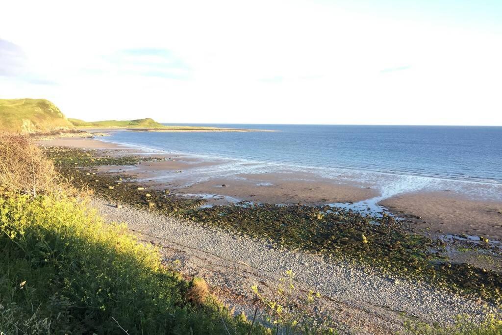 Villa Cosy, Coastal Retreat With A Large Garden Monreith Exterior foto