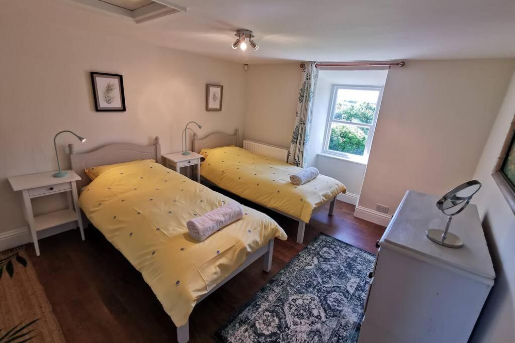 Villa Cosy, Coastal Retreat With A Large Garden Monreith Exterior foto